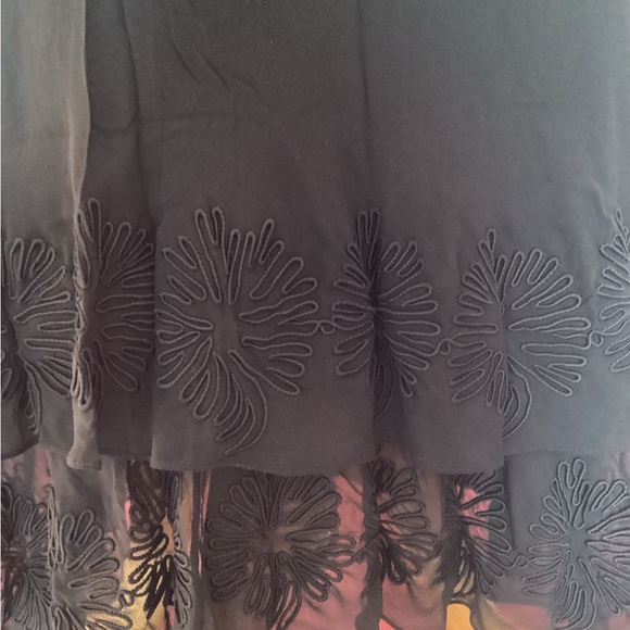 Carmen Marc Valvo Evening skirt, 100% silk, black with beautiful embroidery. - Picture 5 of 7